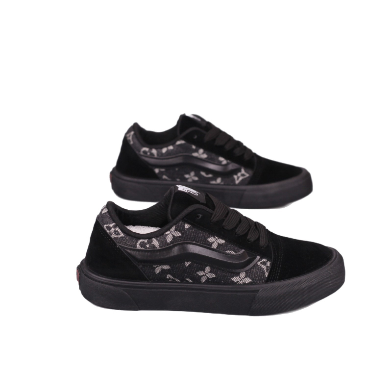 Muške tenisice, platnen gornji dio, prozračna mrežasta unutarnja podstava, okrugli vrh, vezanje šnurkama, gumena potplat