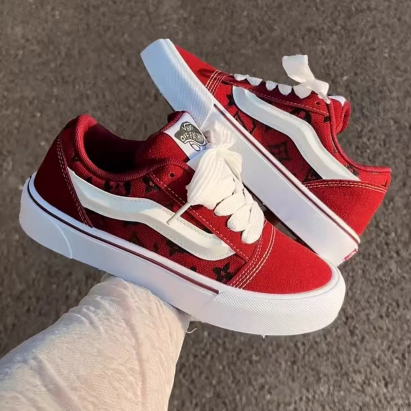 Muške tenisice, platnen gornji dio, prozračna mrežasta unutarnja podstava, okrugli vrh, vezanje šnurkama, gumena potplat