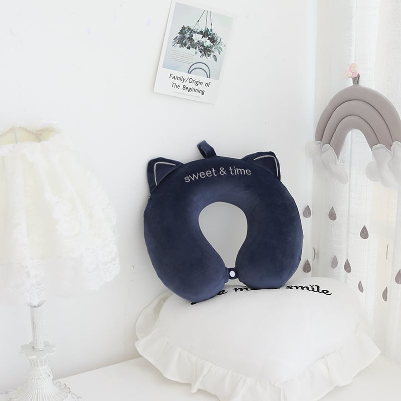 U-formájú nyakpárna memóriahab töltettel, kristály-velúr borítással, a nyak és a nyaki gerinc támogatására, utazásokhoz