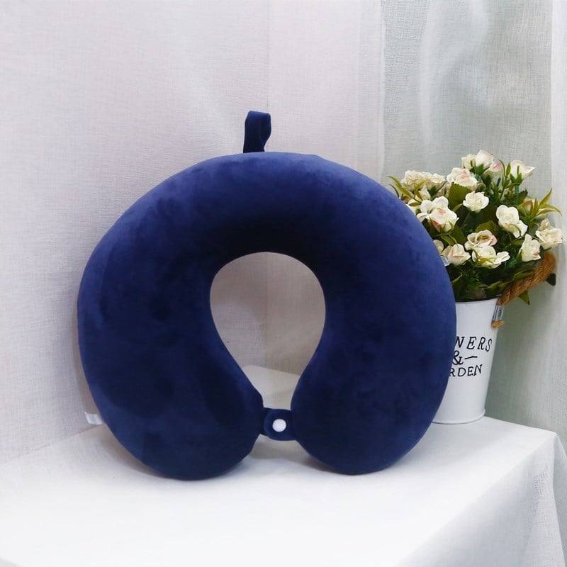 U-formájú nyakpárna memóriahab töltettel, kristály-velúr borítással, a nyak és a nyaki gerinc támogatására, utazásokhoz