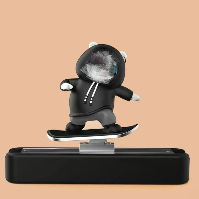 Automašīnas paneļa dekors ar lāci uz slidinoša skeita dēļa, karikatūras stilā, sakausējuma materiāls, dzīvnieku dizains