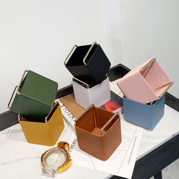 Ādas kosmētikas un juvelierizstrādājumu uzglabāšanas kubs – kubveida forma, galda un ceļojumu organizētājs, mūsdienīgs minimālisms