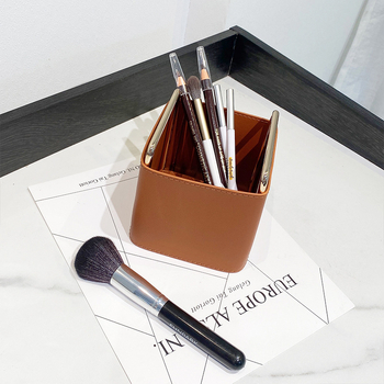 Ādas kosmētikas un juvelierizstrādājumu uzglabāšanas kubs – kubveida forma, galda un ceļojumu organizētājs, mūsdienīgs minimālisms