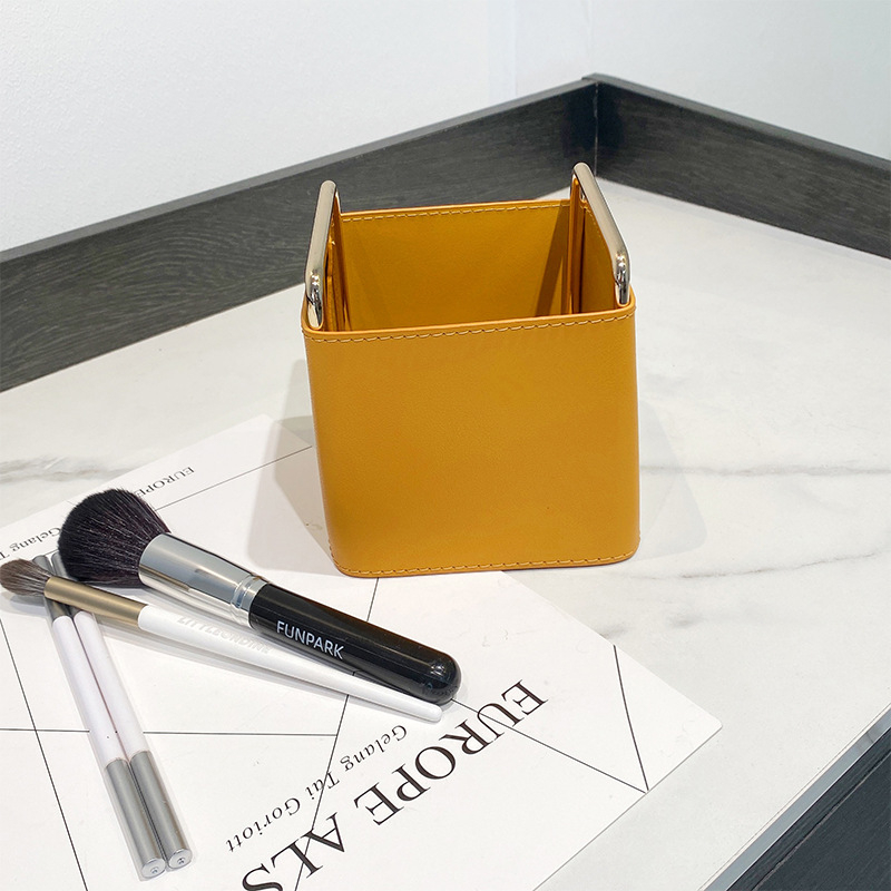 Ādas kosmētikas un juvelierizstrādājumu uzglabāšanas kubs – kubveida forma, galda un ceļojumu organizētājs, mūsdienīgs minimālisms