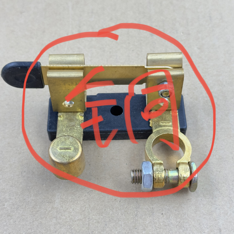Autobaterijas atvienošanas slēdzis, divpolu, universāls, galvenais slēdzis pret noplūdēm