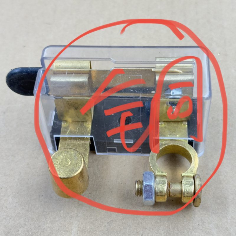 Autobaterijas atvienošanas slēdzis, divpolu, universāls, galvenais slēdzis pret noplūdēm