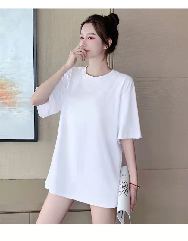 Sieviešu kokvilnas T-krekls brīvās piegriezes, īsām piedurknēm, apaļš kakla izgriezums, apdrukas raksts