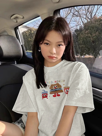 Sieviešu īsās piedurknes T-krekli - brīvs piegriezums, poliesters, anime raksts, apaļš izgriezums, vasara 2025