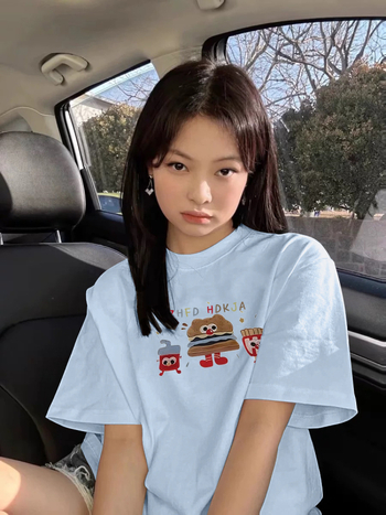 Sieviešu īsās piedurknes T-krekli - brīvs piegriezums, poliesters, anime raksts, apaļš izgriezums, vasara 2025