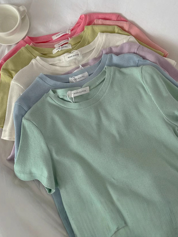 Sievietes T-krekls ar apaļu kaklu, īsām piedurknēm, šaurs griezums, elastīgs adījums, viskoze 90–95%