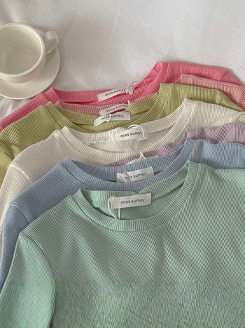 Sievietes T-krekls ar apaļu kaklu, īsām piedurknēm, šaurs griezums, elastīgs adījums, viskoze 90–95%