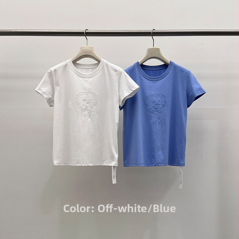 Allo T-krekls ar sirds izšuvumu un apdruku, kokvilnas maisījuma audums, īsās piedurknes, apaļa kakla, brīvs piegriezums, rudens 2025