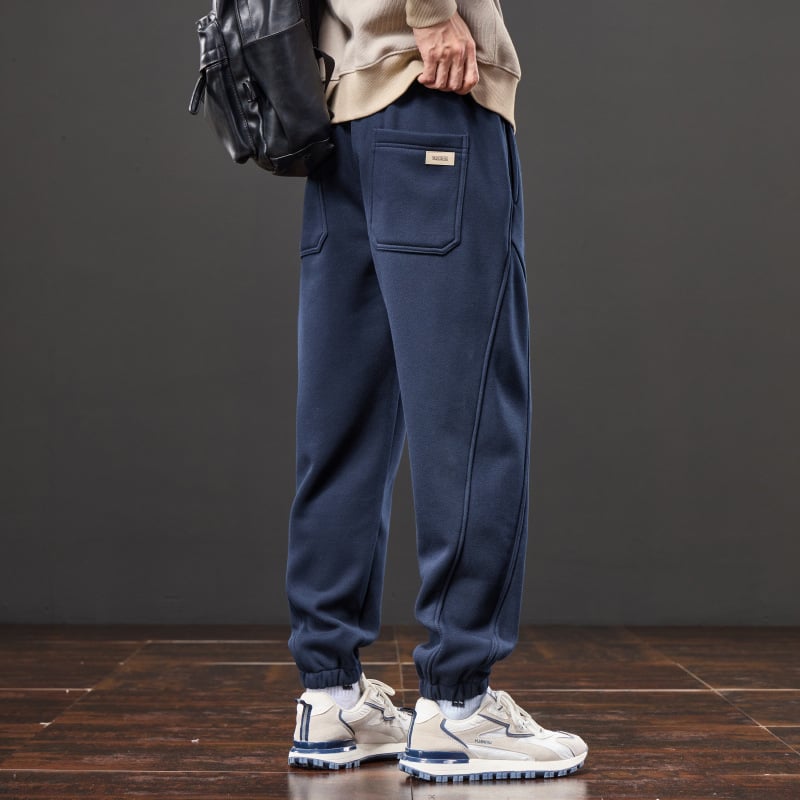 Férfiak számára lazán szabott melegítőnadrág, elasztikus derék, fleece béléses, kötött sportnadrág minden évszakra