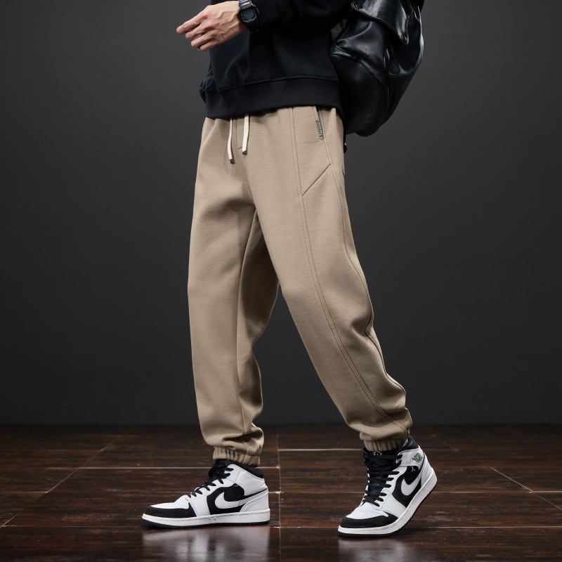 Férfiak számára lazán szabott melegítőnadrág, elasztikus derék, fleece béléses, kötött sportnadrág minden évszakra