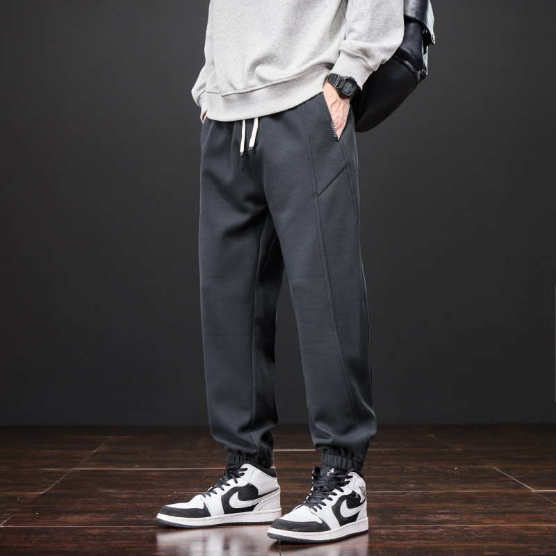 Férfiak számára lazán szabott melegítőnadrág, elasztikus derék, fleece béléses, kötött sportnadrág minden évszakra