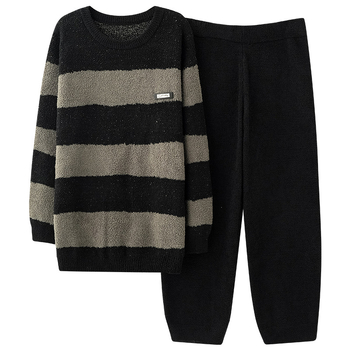 Muški pidžama set — polu-velur tkanina, ekstra debeli 301–350 g/m², gornji dio s okruglim izrezom i dugim rukavima, prugasti, dvodijelni kućni outfit