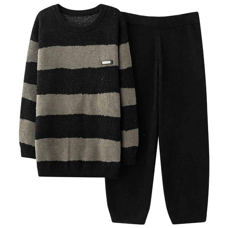Muški pidžama set — polu-velur tkanina, ekstra debeli 301–350 g/m², gornji dio s okruglim izrezom i dugim rukavima, prugasti, dvodijelni kućni outfit