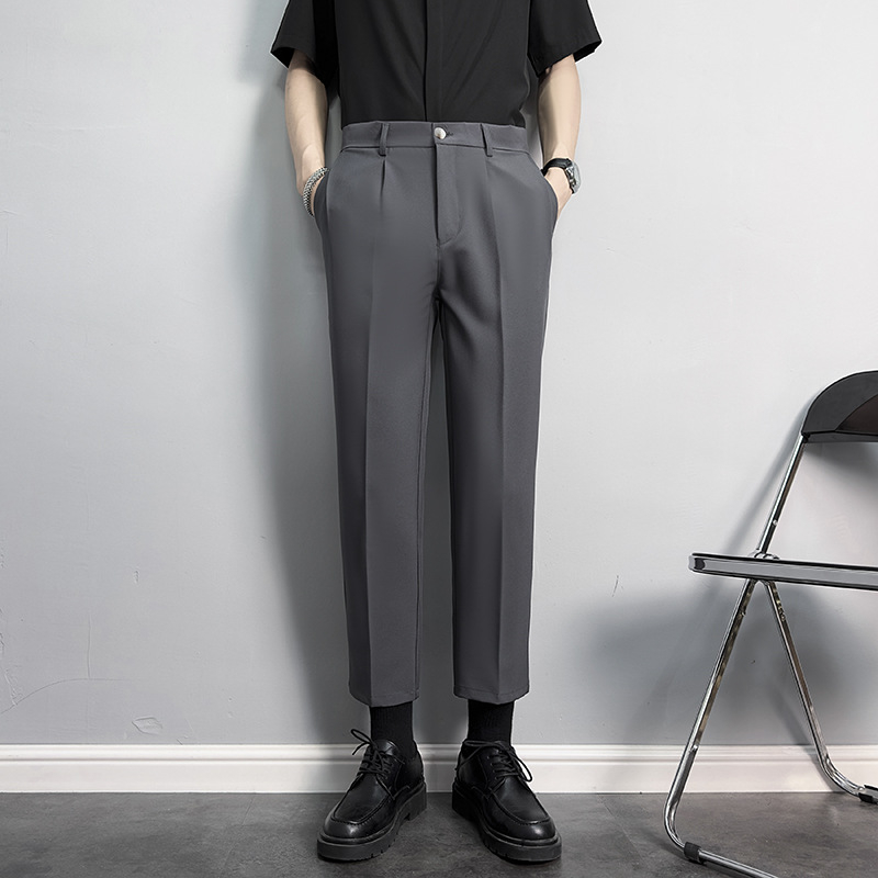 Slim-fit egyenes szabású kosztümnadrág – gyűrődésmentes, nem vasalható, középső derék, gombos záródás, 90% poliészter, mikroelasztikus keverék