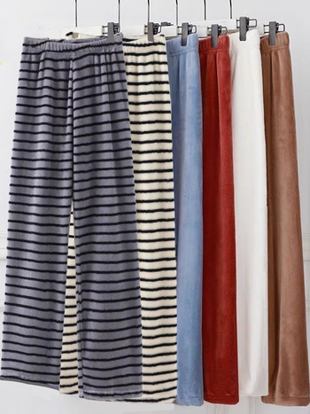 Fleece-béléssel ellátott, széles szabású nadrág csíkos mintával, természetes derékrész, tél 2025