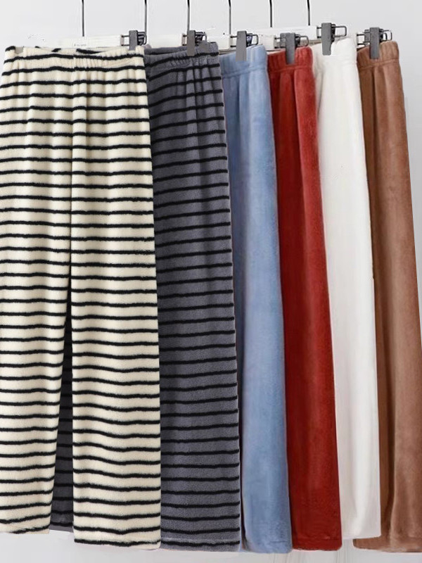 Fleece-béléssel ellátott, széles szabású nadrág csíkos mintával, természetes derékrész, tél 2025