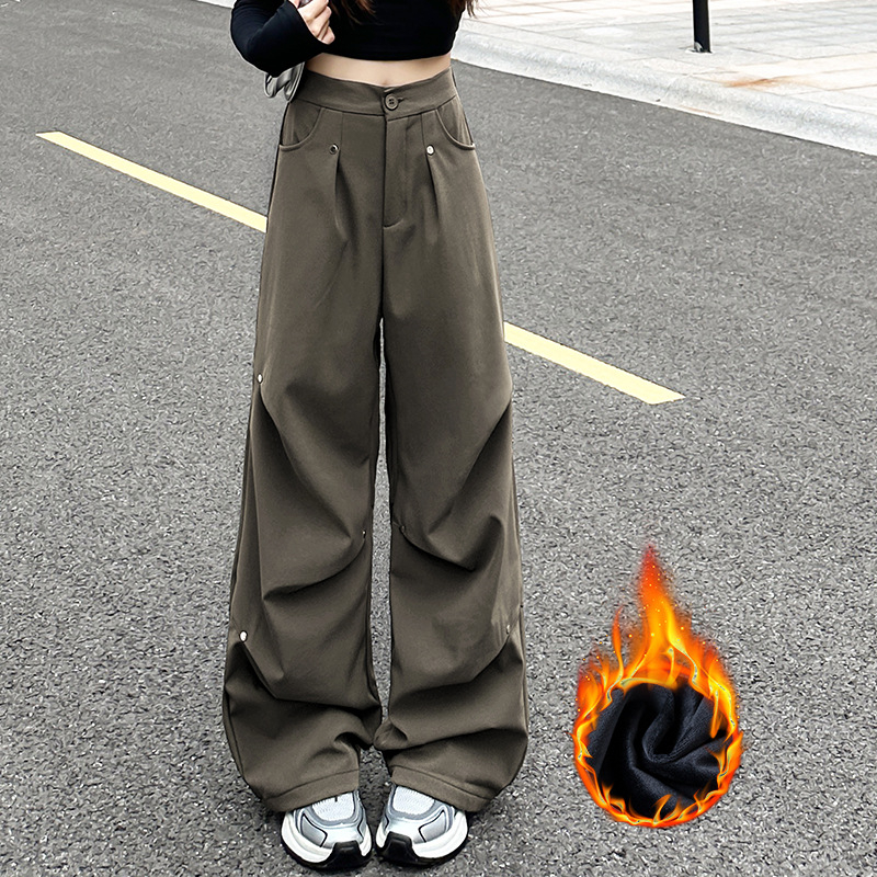Pantaloni cargo cu nituri, talie inalta, captusiti cu fleece, croiala dreapta, poliester