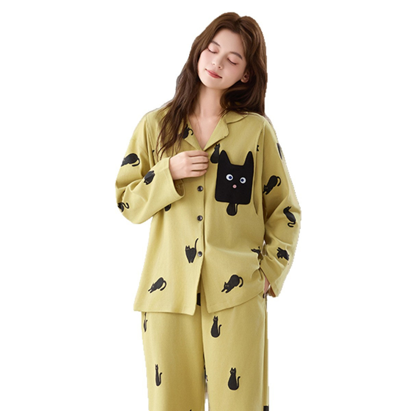 Barojošā pidžamu komplekts no 95–100% kokvilnas, garas piedurknes, rever apkakle, nolaiņoti pleci, audums 181–200 g/m²