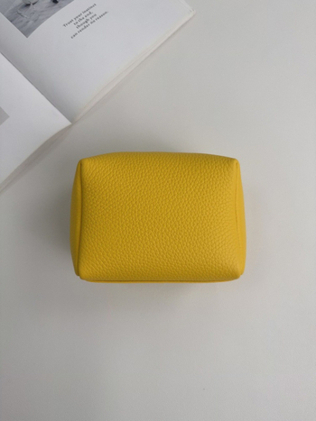 Natūralios odos kosmetinė, pirmosios odos sluoksnio karvės oda, pamušalas drobė, horizontaliai kvadratinė forma, užtrauktukas