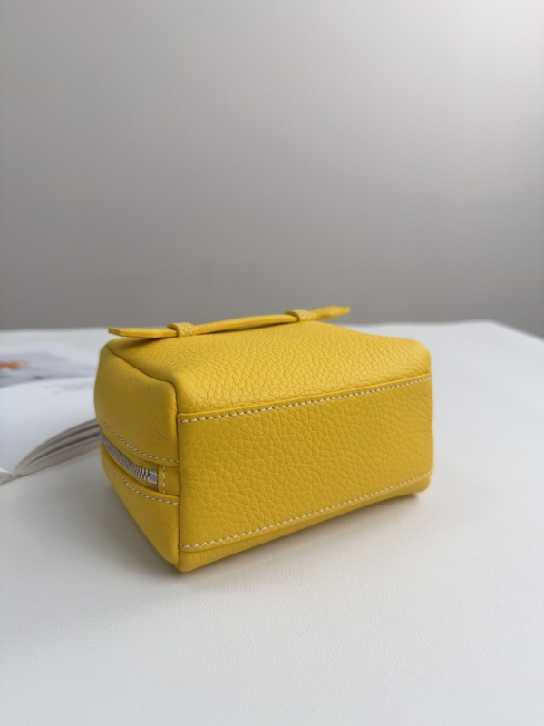 Natūralios odos kosmetinė, pirmosios odos sluoksnio karvės oda, pamušalas drobė, horizontaliai kvadratinė forma, užtrauktukas