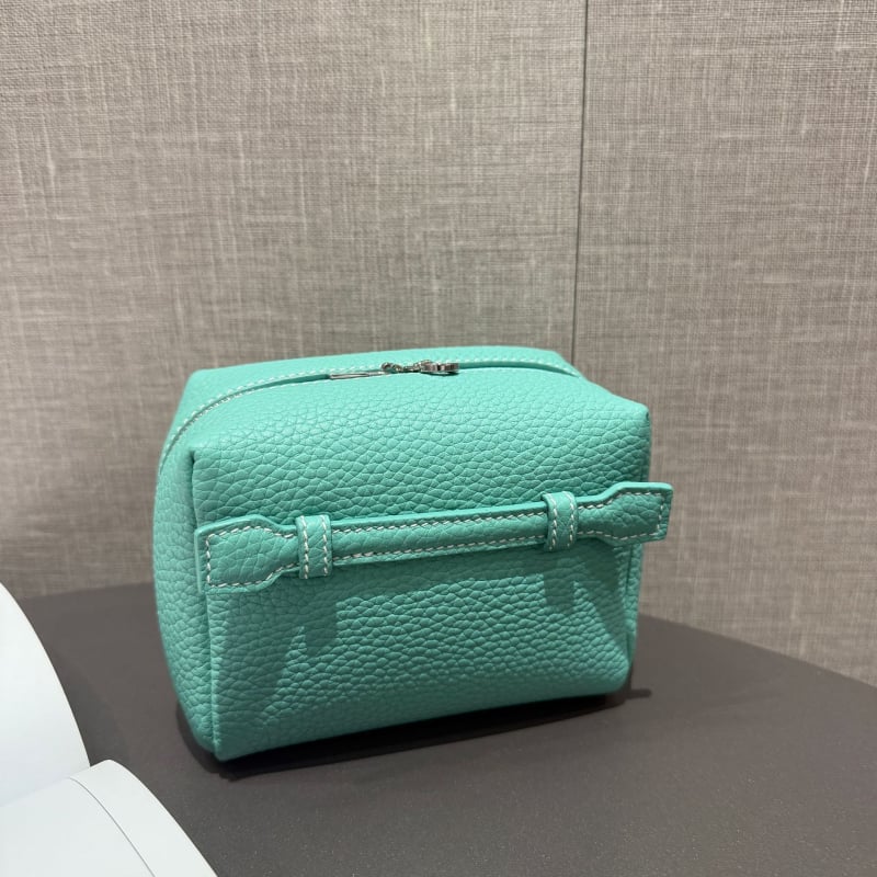 Natūralios odos kosmetinė, pirmosios odos sluoksnio karvės oda, pamušalas drobė, horizontaliai kvadratinė forma, užtrauktukas