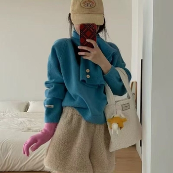 Pleteni pulover s kapuljom i šalom oko vrata, prugasti uzorak, mješavina poliestera i akrila, standardna duljina