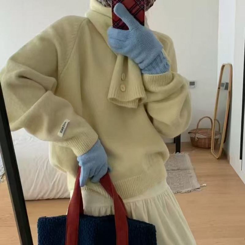 Pleteni pulover s kapuljom i šalom oko vrata, prugasti uzorak, mješavina poliestera i akrila, standardna duljina