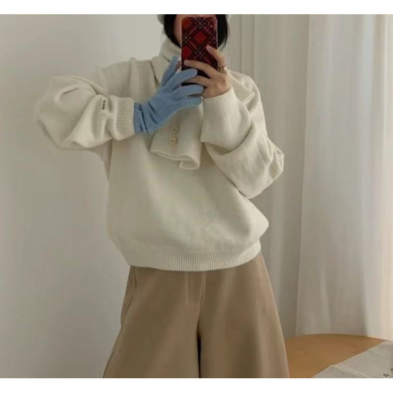 Pleteni pulover s kapuljom i šalom oko vrata, prugasti uzorak, mješavina poliestera i akrila, standardna duljina