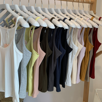 Bez piedurknēm top ar U kaklu un ribveida siksniņām, I-siluetes veste slāņošanai, standarta garums, vienkrāsains poliestera 70–80%.