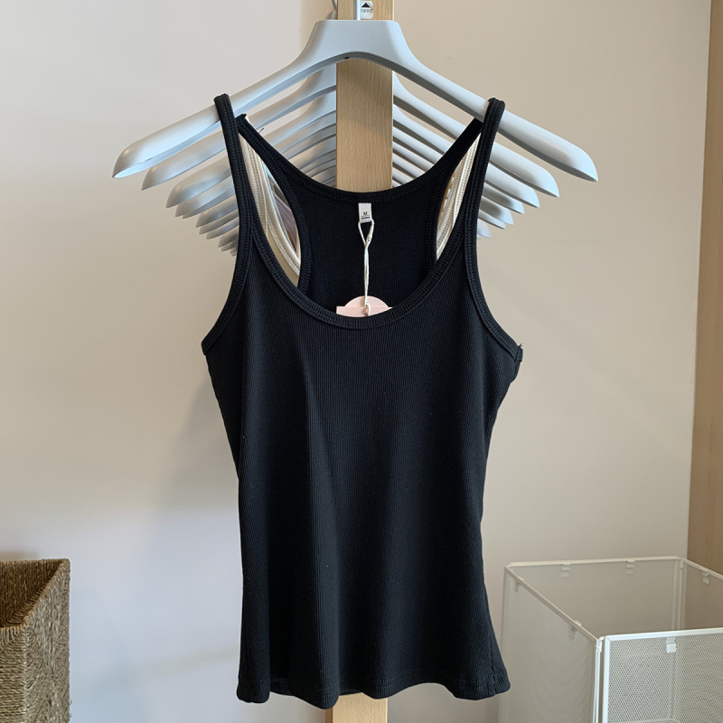 Bez piedurknēm top ar U kaklu un ribveida siksniņām, I-siluetes veste slāņošanai, standarta garums, vienkrāsains poliestera 70–80%.