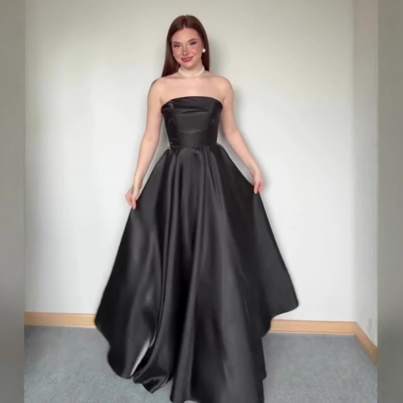 Estélyi ruha, A-vonalú, ujjatlan, derékban kötős öv, poliészter.