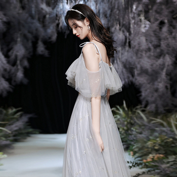 Koszorúslány ruha mély V-nyakkal, hosszú ujjú, derék középvonalon, hosszú szoknya