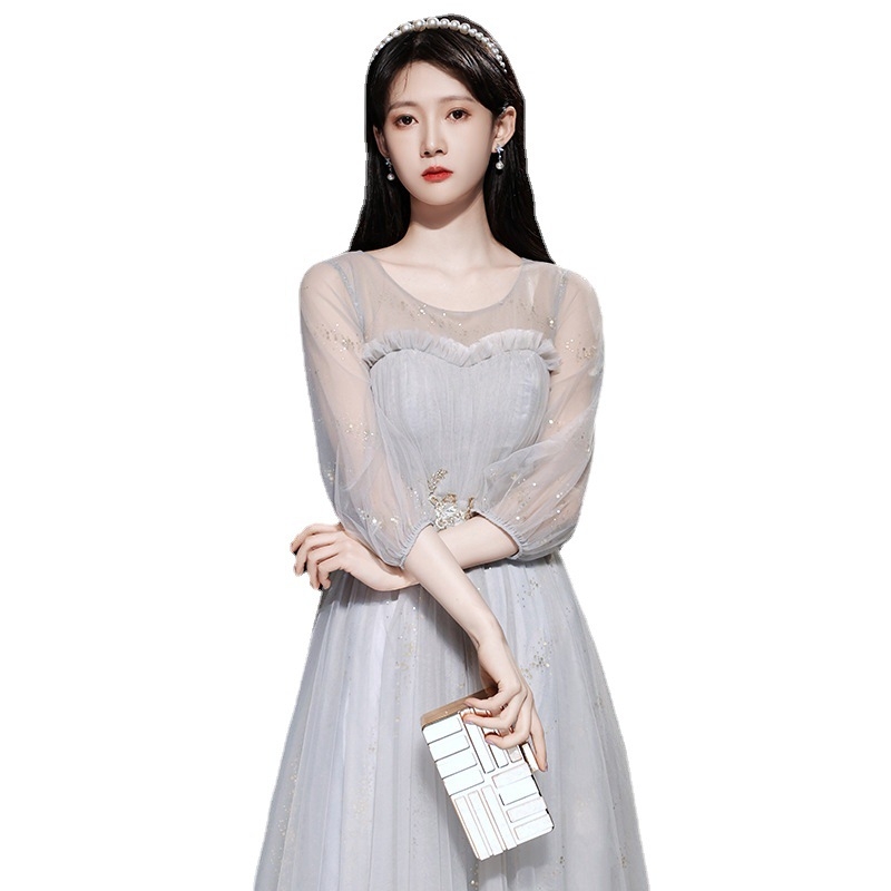 Koszorúslány ruha mély V-nyakkal, hosszú ujjú, derék középvonalon, hosszú szoknya