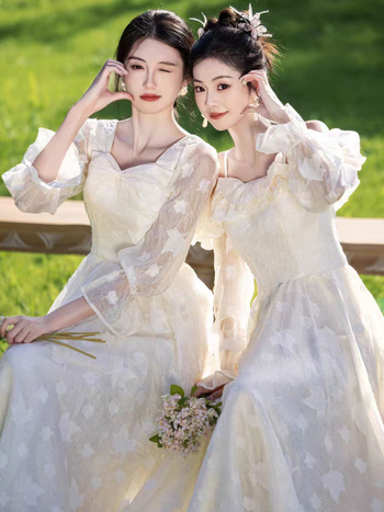 Nuotakos draugės suknelė — elegantiškas stilius, ilgos rankovės, kvadratinis iškirpimas, A linijos siluetas, poliesteris su elastanu, 2025