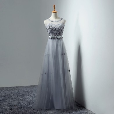 Estélyi ruha, A-vonalú hosszú hálóruha poliészter keverék külső anyaggal, klórozott rostokkal, bélés polietilén rostból; alkalmas esküvőre, strandra, szabadtéri rendezvényekre