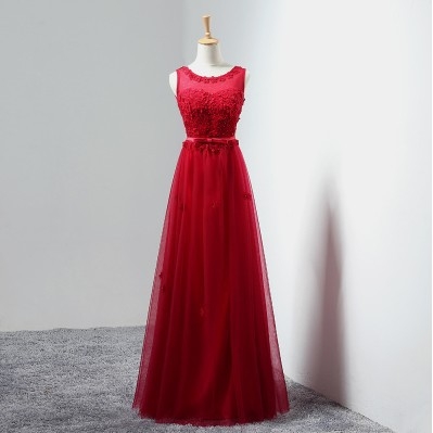 Estélyi ruha, A-vonalú hosszú hálóruha poliészter keverék külső anyaggal, klórozott rostokkal, bélés polietilén rostból; alkalmas esküvőre, strandra, szabadtéri rendezvényekre