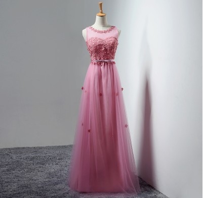 Estélyi ruha, A-vonalú hosszú hálóruha poliészter keverék külső anyaggal, klórozott rostokkal, bélés polietilén rostból; alkalmas esküvőre, strandra, szabadtéri rendezvényekre