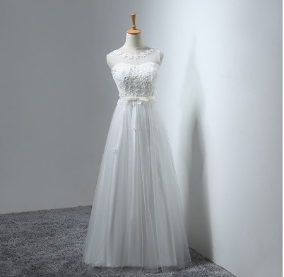 Estélyi ruha, A-vonalú hosszú hálóruha poliészter keverék külső anyaggal, klórozott rostokkal, bélés polietilén rostból; alkalmas esküvőre, strandra, szabadtéri rendezvényekre