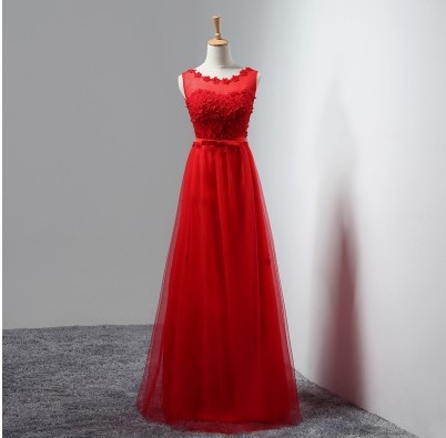 Estélyi ruha, A-vonalú hosszú hálóruha poliészter keverék külső anyaggal, klórozott rostokkal, bélés polietilén rostból; alkalmas esküvőre, strandra, szabadtéri rendezvényekre