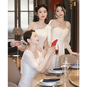 Rochie de domnișoare satinată, mâneci scurte, decolteu rotund, amestec din fibre chimice, poliester, finisaj șlefuit, vara 2023