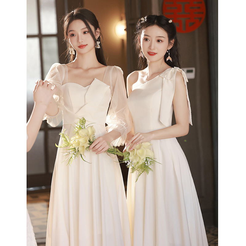 Rochie de domnișoare satinată, mâneci scurte, decolteu rotund, amestec din fibre chimice, poliester, finisaj șlefuit, vara 2023