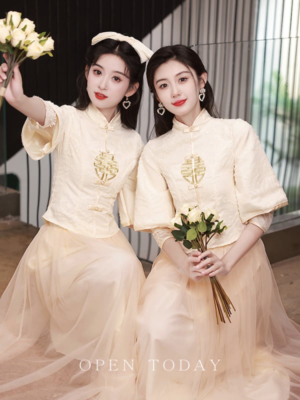 Kinų stiliaus pamergių suknelė, ilgos rankovės, ilga iki grindų suknelė, liemuo vidutinio pločio, stačios apykaklės