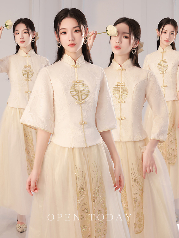 Kinų stiliaus pamergių suknelė, ilgos rankovės, ilga iki grindų suknelė, liemuo vidutinio pločio, stačios apykaklės