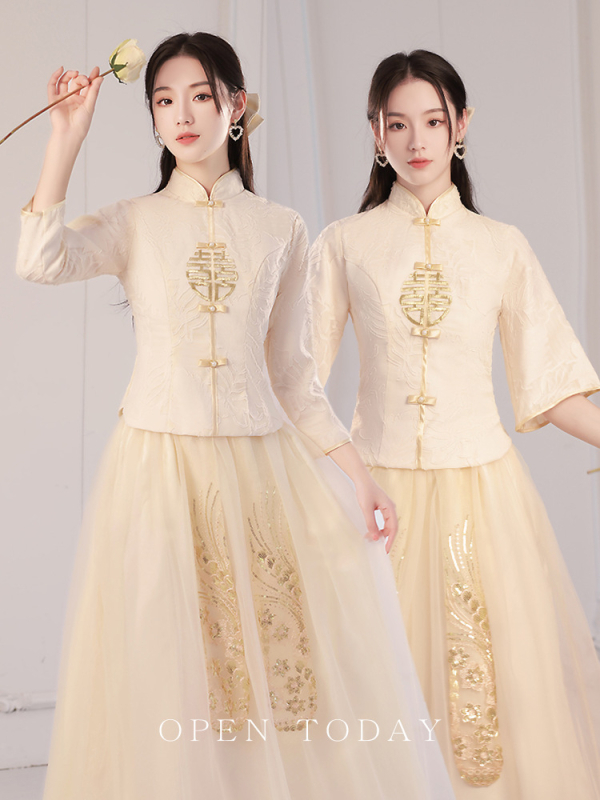 Kinų stiliaus pamergių suknelė, ilgos rankovės, ilga iki grindų suknelė, liemuo vidutinio pločio, stačios apykaklės