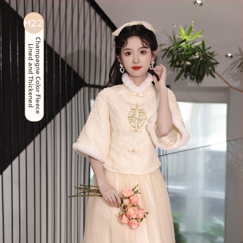 Kinų stiliaus pamergių suknelė, ilgos rankovės, ilga iki grindų suknelė, liemuo vidutinio pločio, stačios apykaklės