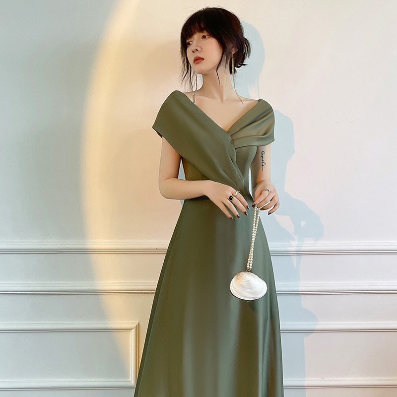 Satinoji suknelė nuotakos draugei, ilga, princesės stiliaus, siaura liemenė, poliesterio satinas